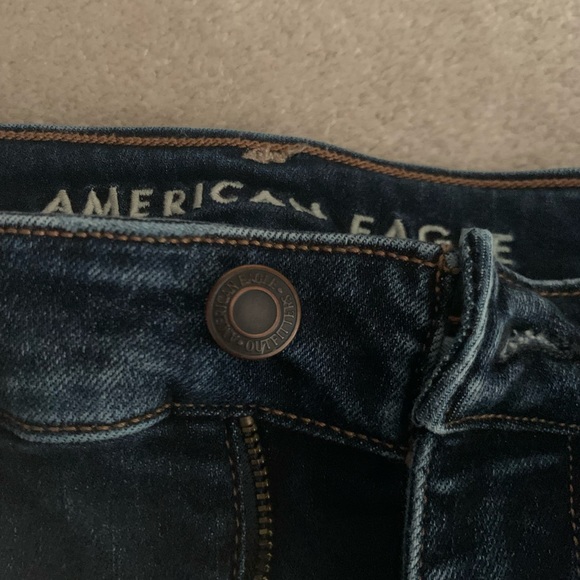 Size 6 Strechy American Eagle jeans - Picture 2 of 5
